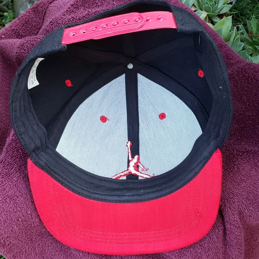 Jordan JUMPMAN Flight Snapback. Black with Red Jumpman NWOT (BIN 007)